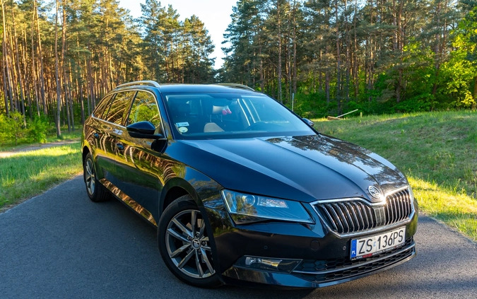 Skoda Superb cena 64700 przebieg: 175500, rok produkcji 2018 z Szczecin małe 352